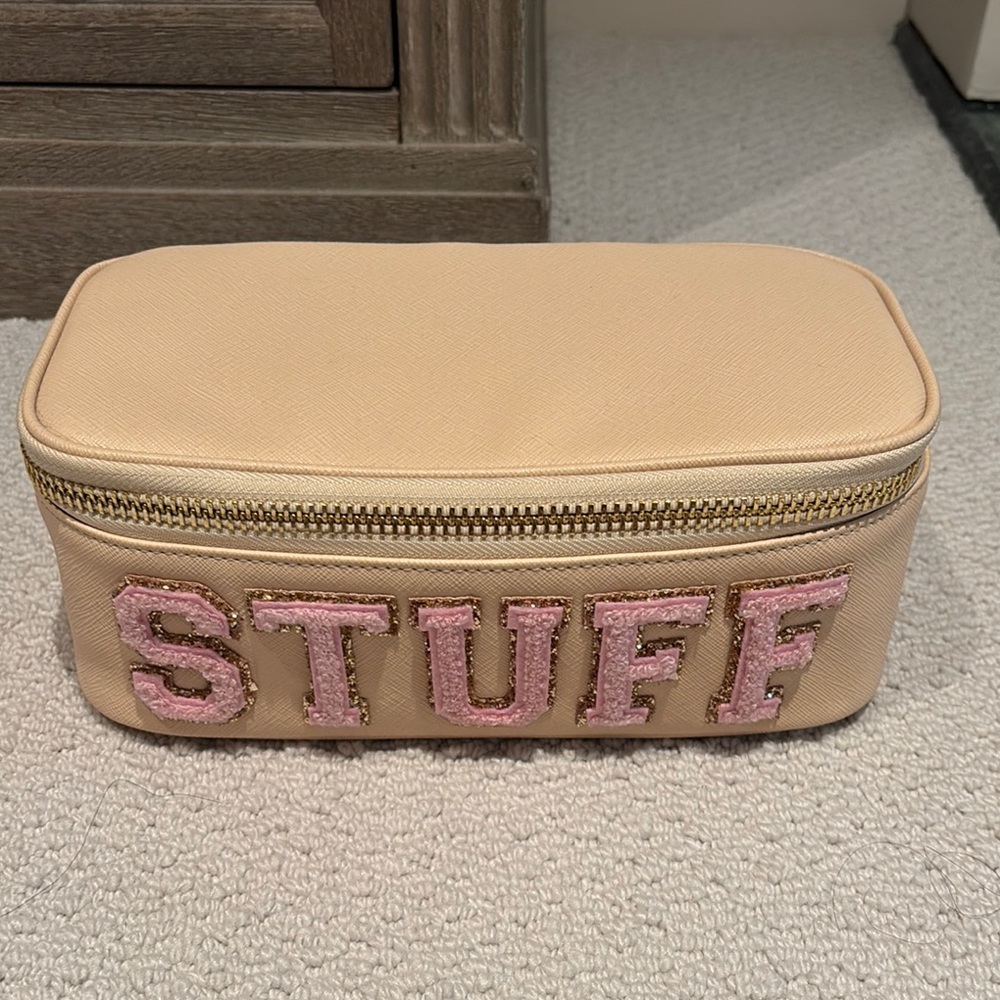 Stoney clover sand mirror case.